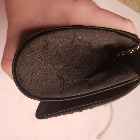 Black satin feeling handbag with gem flower design - Picture 5 of 12